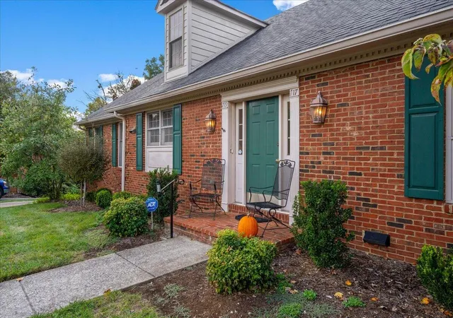 Photo 3 of Multi family home for sale at 719 Camino Dr, Lexington, KY 40502 | MLS# 26028867 | Listing updated on 2026-10-19