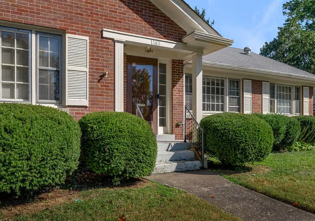 Photo 2 of Single family home for sale at 1167 Lakewood Dr, Lexington, KY 40502 | MLS# 26028870 | Listing updated on 2026-10-19