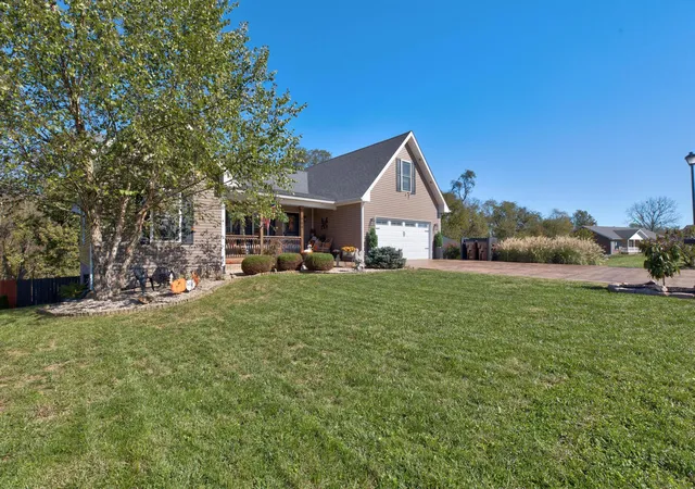 Photo 2 of Sale Pending at 469 Pinehurst Dr, Mount Sterling, KY 40353 | MLS# 26029025 | Listing updated on 2026-10-25