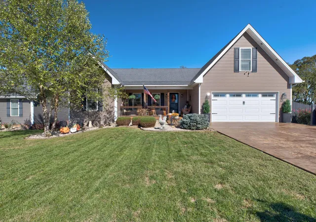 Photo 4 of Sale Pending at 469 Pinehurst Dr, Mount Sterling, KY 40353 | MLS# 26029025 | Listing updated on 2026-10-25