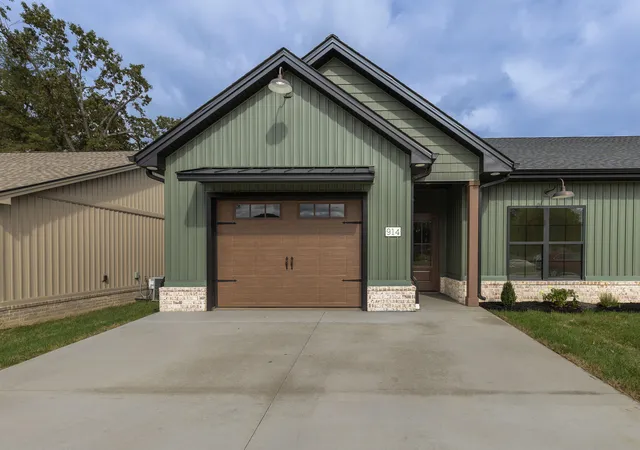 Townhouse for sale at 914 Violet Ct, Paducah, KY 42001 | MLS# 26028918