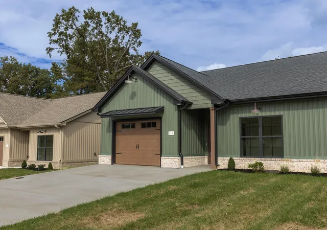 Photo 3 of Townhouse for sale at 914 Violet Ct, Paducah, KY 42001 | MLS# 26028918 | Listing updated on 2026-10-20