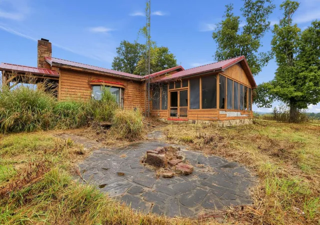Photo 1 of Single family home for sale at 4695 E Us 60, Marion, KY 42064 | MLS# 26028913 | Listing updated on 2026-10-19