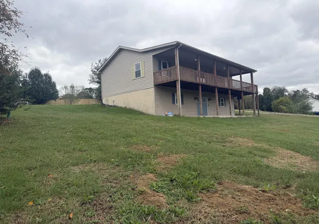 Photo 1 of Single family home for sale at 550 Spout Springs Rd, Irvine, KY 40336 | MLS# 26028885 | Listing updated on 2026-10-19