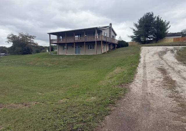 Photo 2 of Single family home for sale at 550 Spout Springs Rd, Irvine, KY 40336 | MLS# 26028885 | Listing updated on 2026-10-19