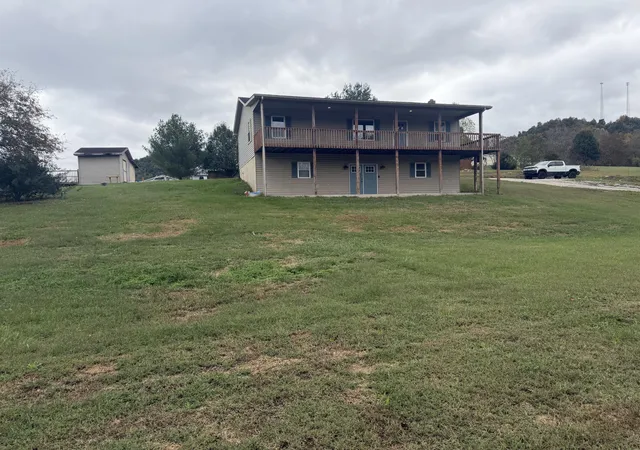 Photo 3 of Single family home for sale at 550 Spout Springs Rd, Irvine, KY 40336 | MLS# 26028885 | Listing updated on 2026-10-19