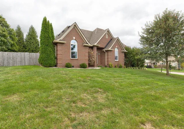Photo 2 of Sale Pending at 119 Winterberry Cir, Winchester, KY 40391 | MLS# 26028916 | Listing updated on 2026-10-26