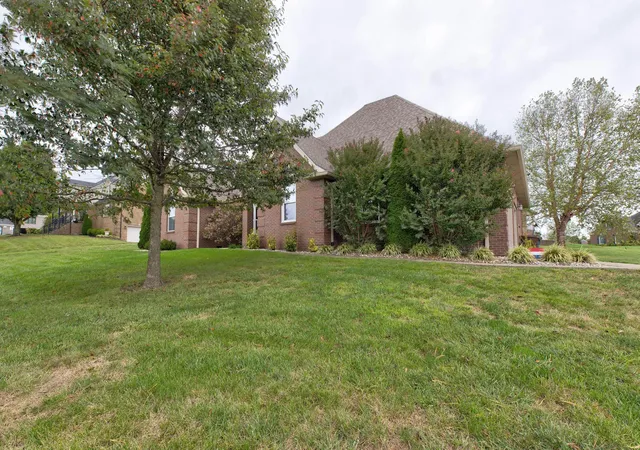 Photo 3 of Sale Pending at 119 Winterberry Cir, Winchester, KY 40391 | MLS# 26028916 | Listing updated on 2026-10-26