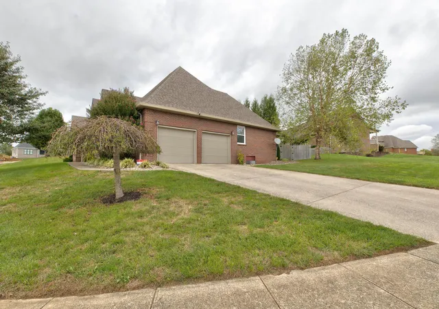 Photo 4 of Sale Pending at 119 Winterberry Cir, Winchester, KY 40391 | MLS# 26028916 | Listing updated on 2026-10-26