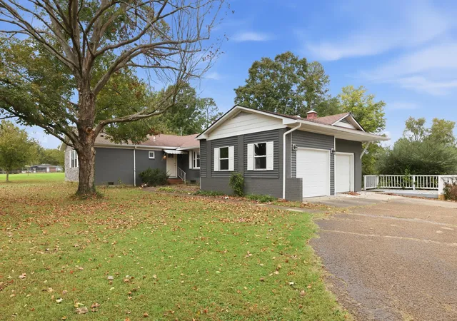 Photo 1 of Single family home for sale at 605 Macedonia St, Mayfield, KY 42066 | MLS# 26028991 | Listing updated on 2026-10-20
