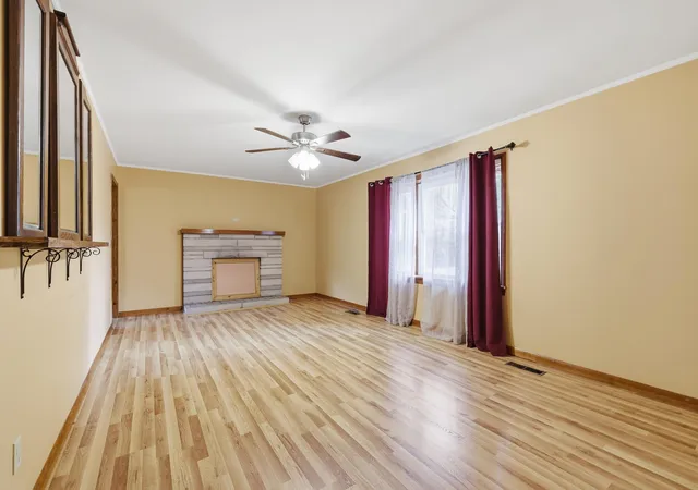 Photo 3 of Single family home for sale at 605 Macedonia St, Mayfield, KY 42066 | MLS# 26028991 | Listing updated on 2026-10-20