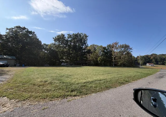 Photo 4 of Sale Pending at 222 Peninsula Dr, Eddyville, KY 42038 | MLS# 26028982 | Listing updated on 2026-10-22