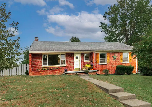 Photo 1 of Single family home for sale at 3044 Lynnwood Dr, Paris, KY 40361 | MLS# 26028960 | Listing updated on 2026-10-27