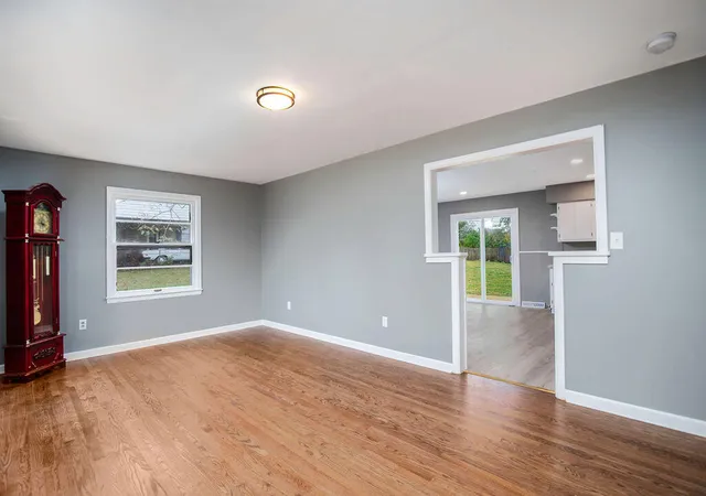 Photo 2 of Single family home for sale at 3044 Lynnwood Dr, Paris, KY 40361 | MLS# 26028960 | Listing updated on 2026-10-27