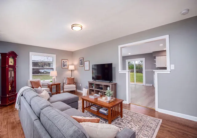 Photo 3 of Single family home for sale at 3044 Lynnwood Dr, Paris, KY 40361 | MLS# 26028960 | Listing updated on 2026-10-27