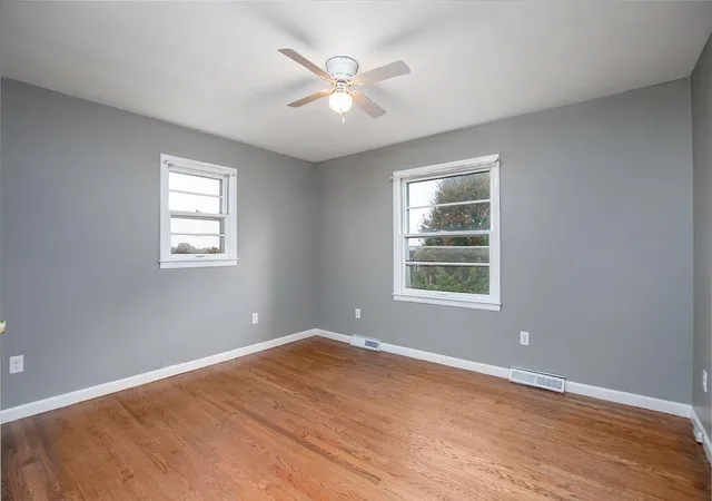 Photo 4 of Single family home for sale at 3044 Lynnwood Dr, Paris, KY 40361 | MLS# 26028960 | Listing updated on 2026-10-27