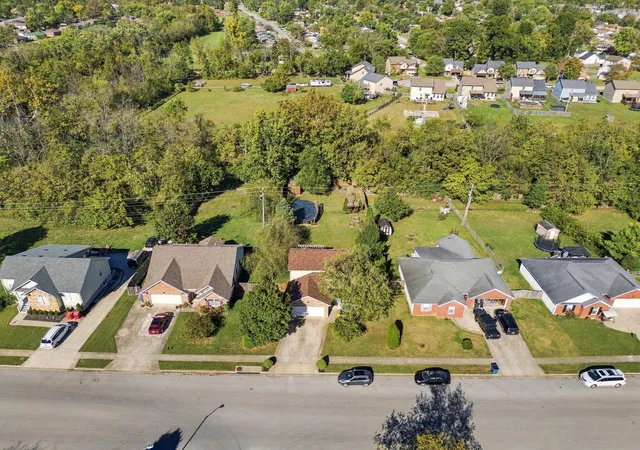 Photo 3 of Single family home for sale at 500 Williams Rd, Nicholasville, KY 40356 | MLS# 26028947 | Listing updated on 2026-10-20