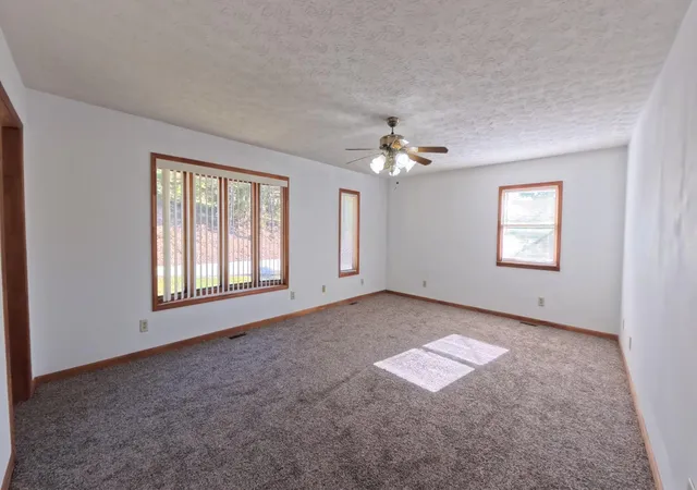 Photo 2 of Single family home for sale at 2190 Mckee Rd, Irvine, KY 40336 | MLS# 26028942 | Listing updated on 2026-10-21