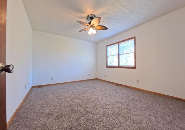 Photo 3 of Single family home for sale at 2190 Mckee Rd, Irvine, KY 40336 | MLS# 26028942 | Listing updated on 2026-10-21