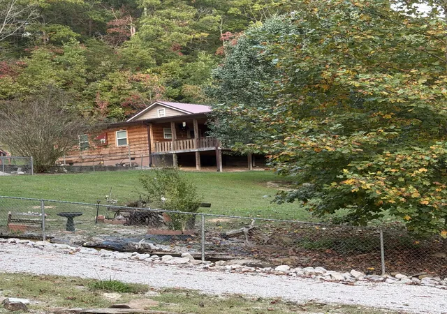 Photo 1 of Single family home for sale at 840 Cane Crk Rd, Williamsburg, KY 40769 | MLS# 26028945 | Listing updated on 2026-10-20
