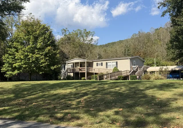 Single family home for sale at 1759 North Hwy 413, Baxter, KY 40806 | MLS# 26028941