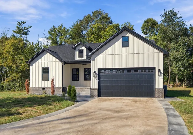 Single family home for sale at 400 Bellaire 1 Dr, Harrodsburg, KY 40330 | MLS# 26028949 | Listing updated on 2026-10-26