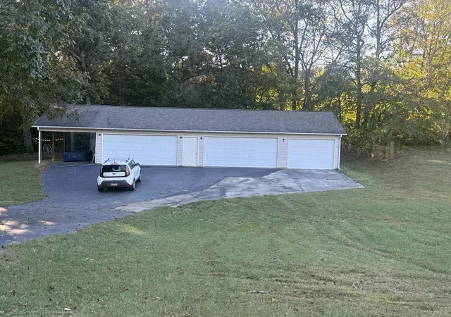 Single family home for sale at 142 Green Acres Ln, Benton, KY 42025 | MLS# 26028957