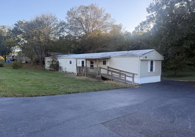 Photo 2 of Single family home for sale at 142 Green Acres Ln, Benton, KY 42025 | MLS# 26028957 | Listing updated on 2026-10-20