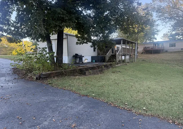 Photo 4 of Single family home for sale at 142 Green Acres Ln, Benton, KY 42025 | MLS# 26028957 | Listing updated on 2026-10-20