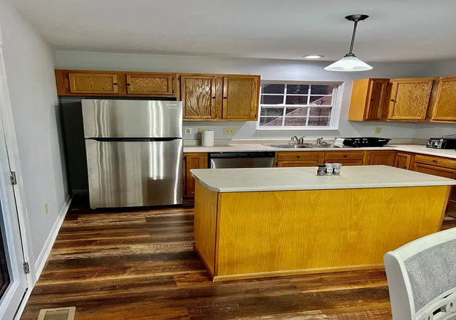Photo 3 of Sale Pending at 127 Lindberg Ave, Winchester, KY 40391 | MLS# 26028973 | Listing updated on 2026-10-22