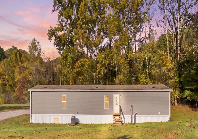 Photo 1 of Single family home for sale at 3081 White Oak Rd, Irvine, KY 40336 | MLS# 26029004 | Listing updated on 2026-10-20