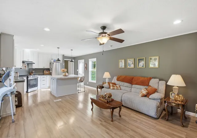 Photo 1 of Single family home for sale at 3081 White Oak Rd, Irvine, KY 40336 | MLS# 26029004 | Listing updated on 2026-10-20