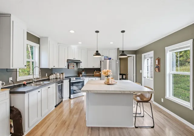 Photo 4 of Single family home for sale at 3081 White Oak Rd, Irvine, KY 40336 | MLS# 26029004 | Listing updated on 2026-10-20