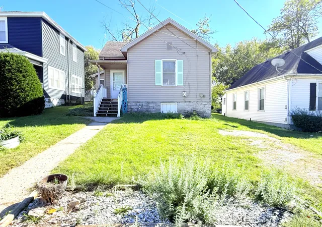 Photo 1 of Single family home for sale at 1414 Cypress St, Paris, KY 40361 | MLS# 26029033 | Listing updated on 2026-10-20