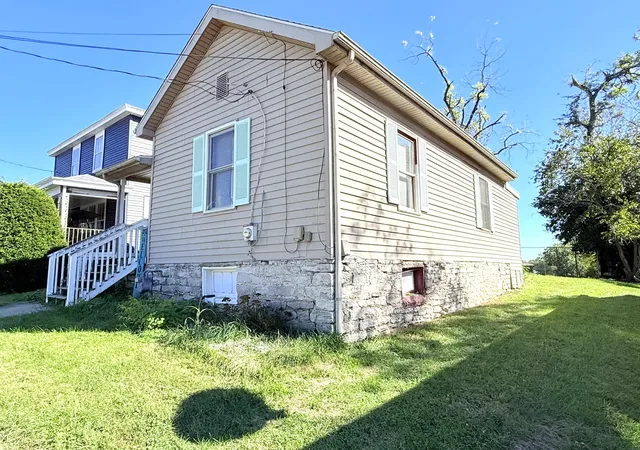 Photo 1 of Single family home for sale at 1414 Cypress St, Paris, KY 40361 | MLS# 26029033 | Listing updated on 2026-10-20