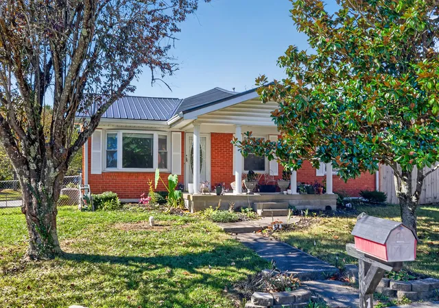 Single family home for sale at 1744 Benwood Dr, Lexington, KY 40505 | MLS# 26029035