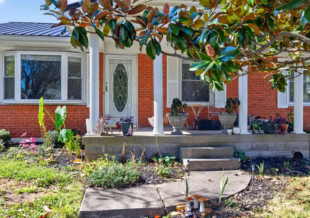 Photo 1 of Single family home for sale at 1744 Benwood Dr, Lexington, KY 40505 | MLS# 26029035 | Listing updated on 2026-10-27