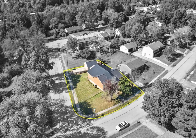 Photo 2 of Single family home for sale at 1744 Benwood Dr, Lexington, KY 40505 | MLS# 26029035 | Listing updated on 2026-10-27
