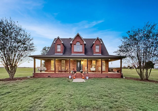 Photo 1 of Single family home for sale at 3873 Van Cleave Rd, Murray, KY 42071 | MLS# 26029055 | Listing updated on 2026-10-21