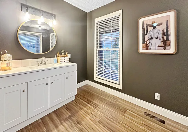 Photo 4 of Single family home for sale at 3873 Van Cleave Rd, Murray, KY 42071 | MLS# 26029055 | Listing updated on 2026-10-21