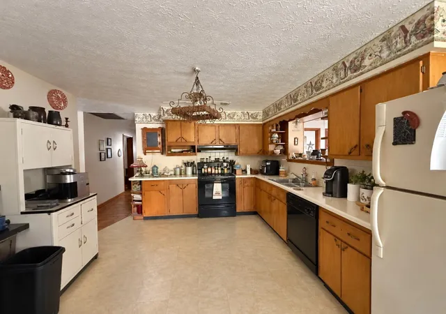 Photo 2 of Single family home for sale at 6830 US 60, Morehead, KY 40351 | MLS# 26029043 | Listing updated on 2026-10-26