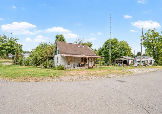 Single family home for sale at 232 Elm St, Monticello, KY 42633 | MLS# 26029036