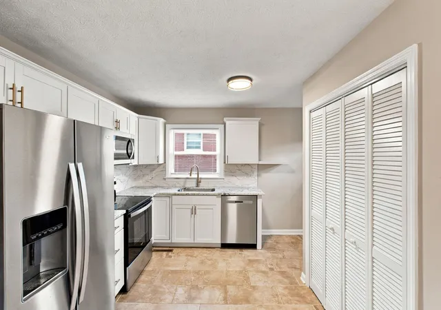 Photo 1 of Single family home for sale at 2209 Eastway Dr, Lexington, KY 40503 | MLS# 26029038 | Listing updated on 2026-10-26