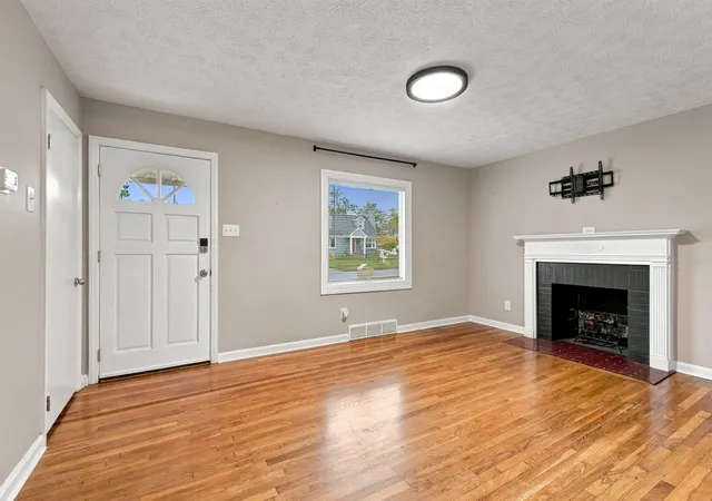 Photo 2 of Single family home for sale at 2209 Eastway Dr, Lexington, KY 40503 | MLS# 26029038 | Listing updated on 2026-10-26