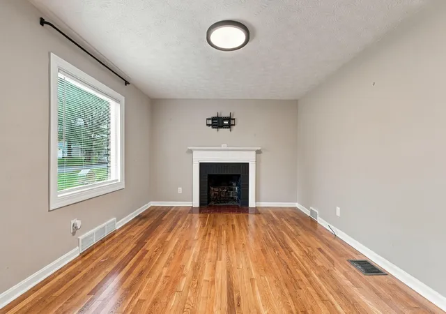Photo 3 of Single family home for sale at 2209 Eastway Dr, Lexington, KY 40503 | MLS# 26029038 | Listing updated on 2026-10-26