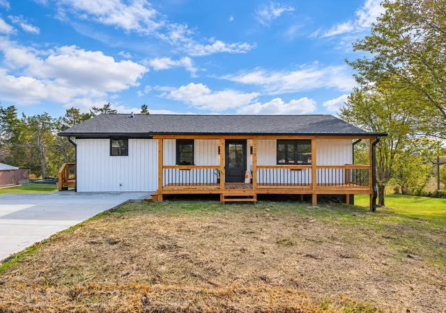 Photo 1 of Single family home for sale at 178 Tomahawk Dr, Somerset, KY 42503 | MLS# 26029053 | Listing updated on 2026-10-30