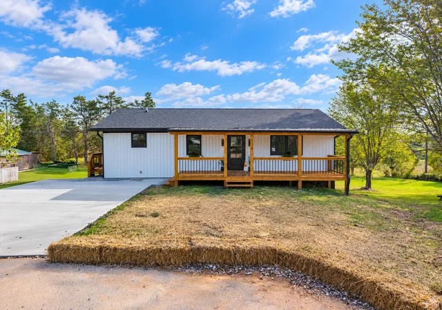 Photo 2 of Single family home for sale at 178 Tomahawk Dr, Somerset, KY 42503 | MLS# 26029053 | Listing updated on 2026-10-30