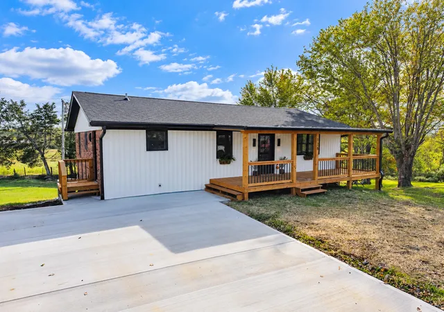 Photo 3 of Single family home for sale at 178 Tomahawk Dr, Somerset, KY 42503 | MLS# 26029053 | Listing updated on 2026-10-30