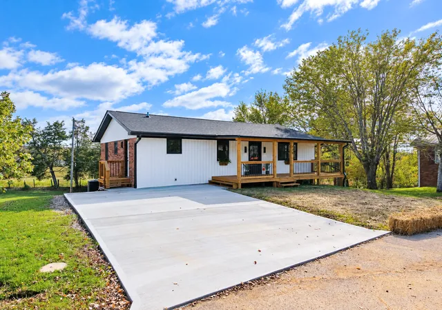 Photo 4 of Single family home for sale at 178 Tomahawk Dr, Somerset, KY 42503 | MLS# 26029053 | Listing updated on 2026-10-30
