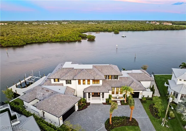 Photo 4 of Single family home for sale at 2375 Snook Dr, Naples, FL 34102 | MLS# 225005468 | Listing updated on 2026-09-13